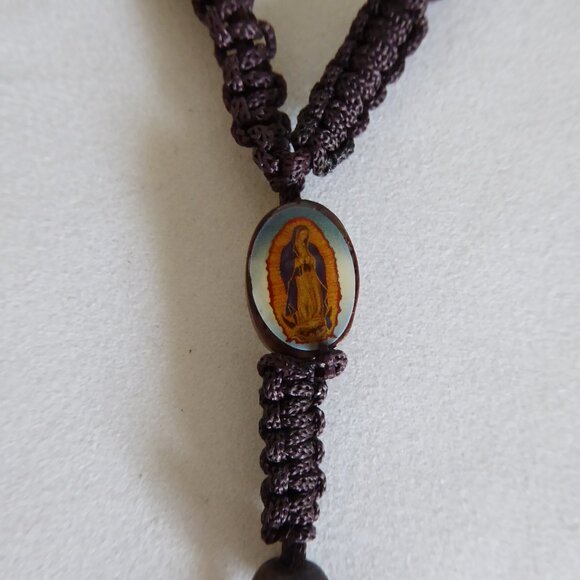 VINTAGE OUR LADY OF GUADALUPE 18” WOOD CRUCIFIX MACRAME BROWN CORD ROSARY - Picture 8 of 12